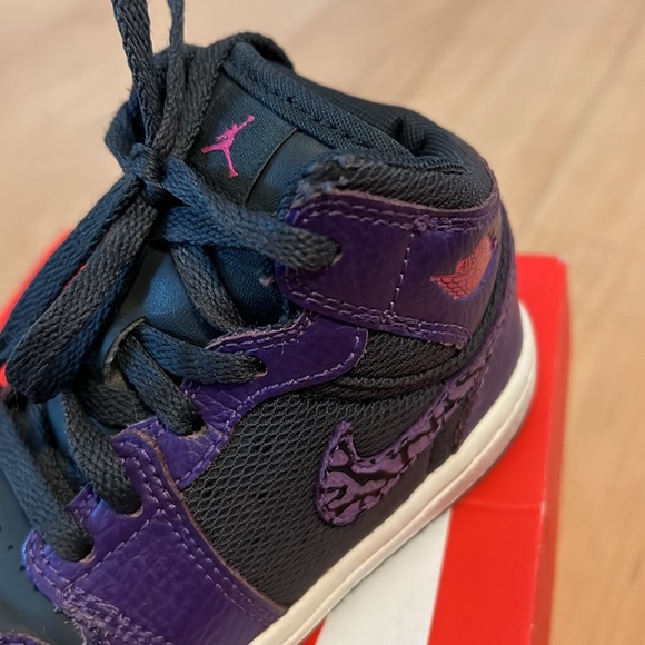 NIKE AIR JORDAN 1 RETRO size 8c - Picture 10 of 14